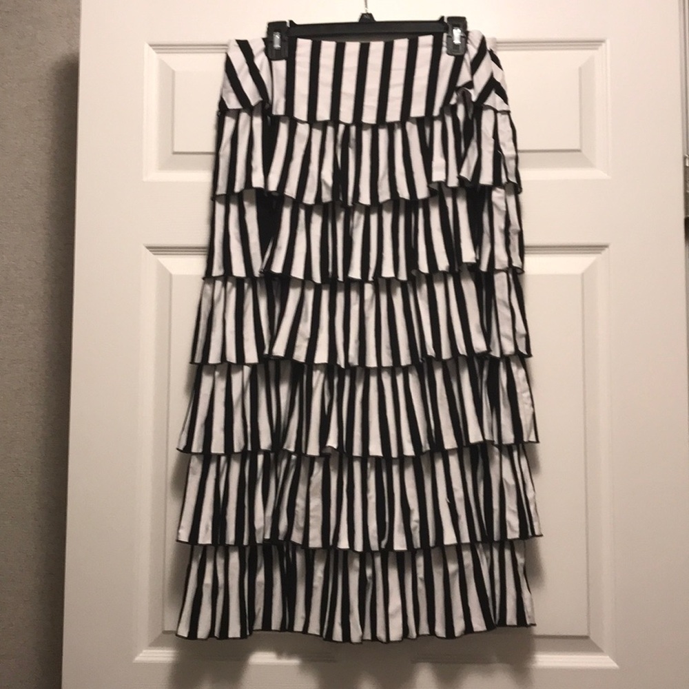 Dainty Jewels Skirt